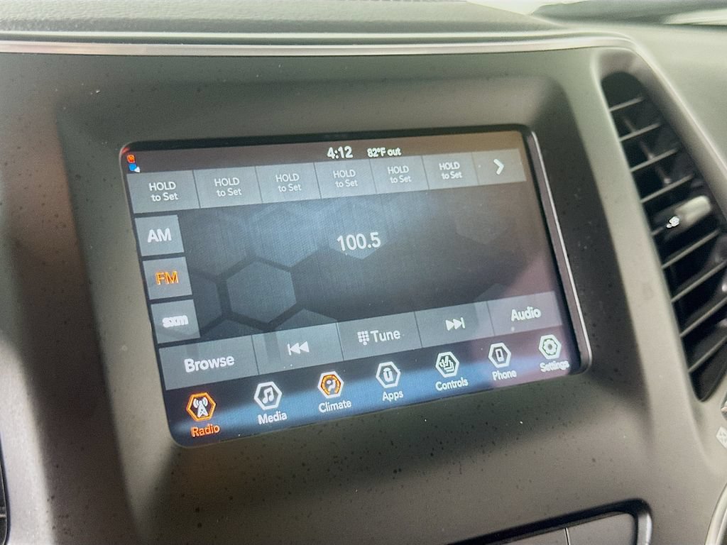 Used 2021 Jeep Cherokee Latitude Plus FWD image 27
