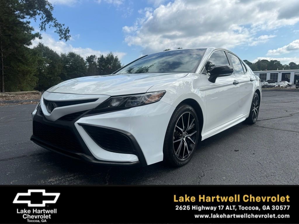 Used 2023 Toyota Camry SE image 1