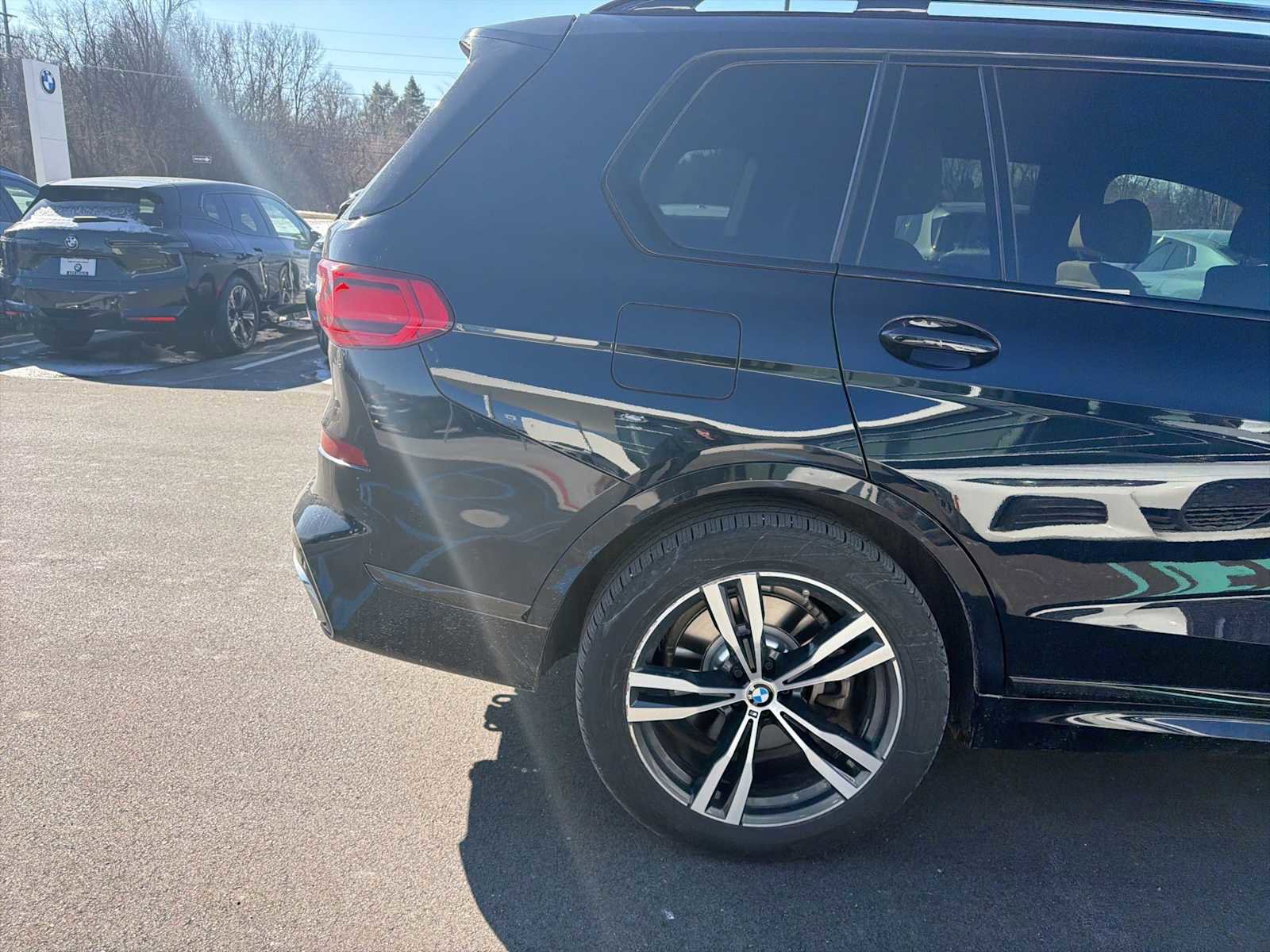 Used 2021 BMW X7 xDrive40i w/ M Sport Package AWD/4WD image 8
