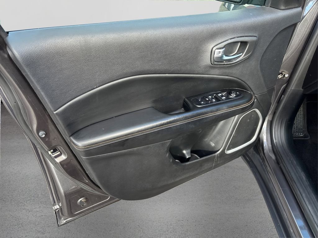 Used 2019 Jeep Compass Latitude image 21