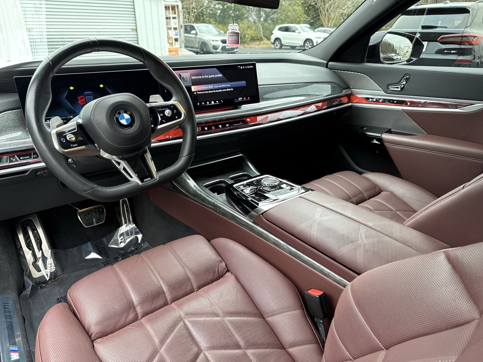 Used 2023 BMW 760i xDrive image 11
