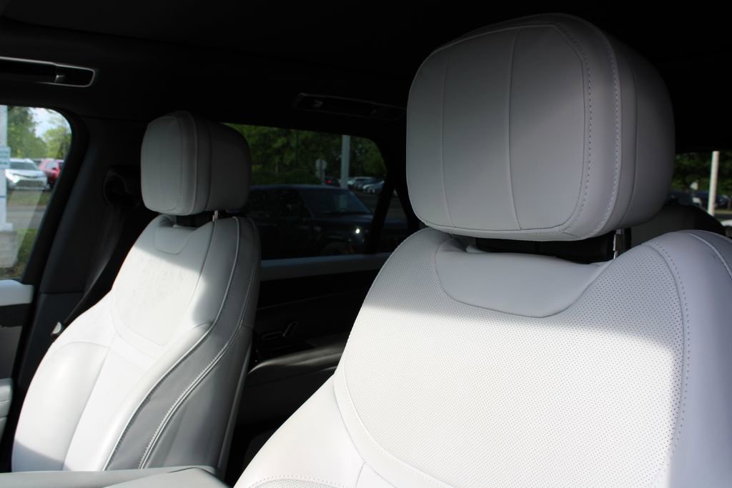 Used 2024 Land Rover Range Rover Sport SE AWD/4WD image 11