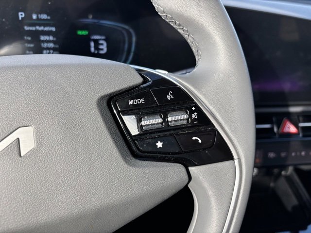 Used 2025 Kia Niro EX image 16