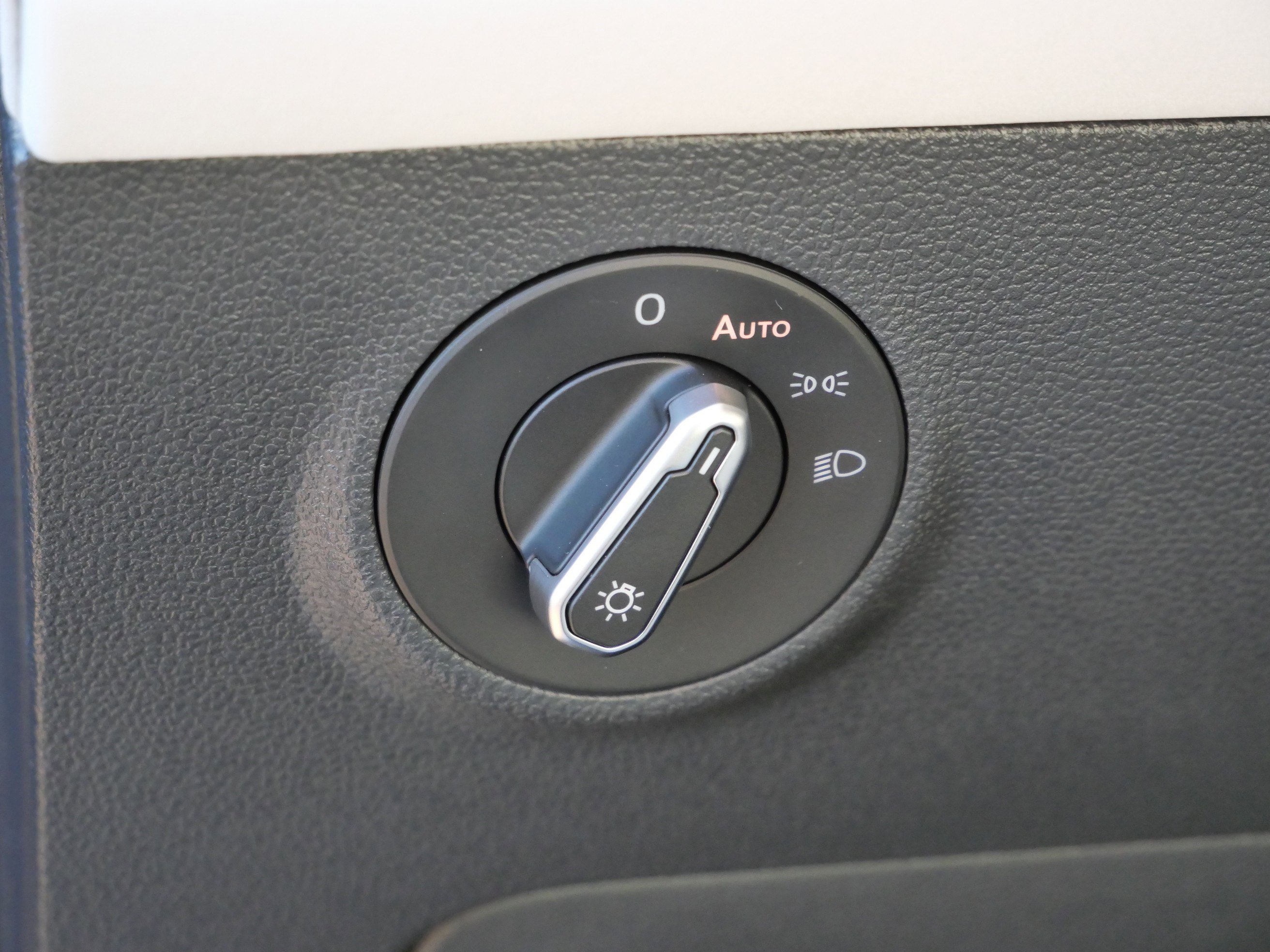 Certified 2025 Volkswagen Taos SE image 21