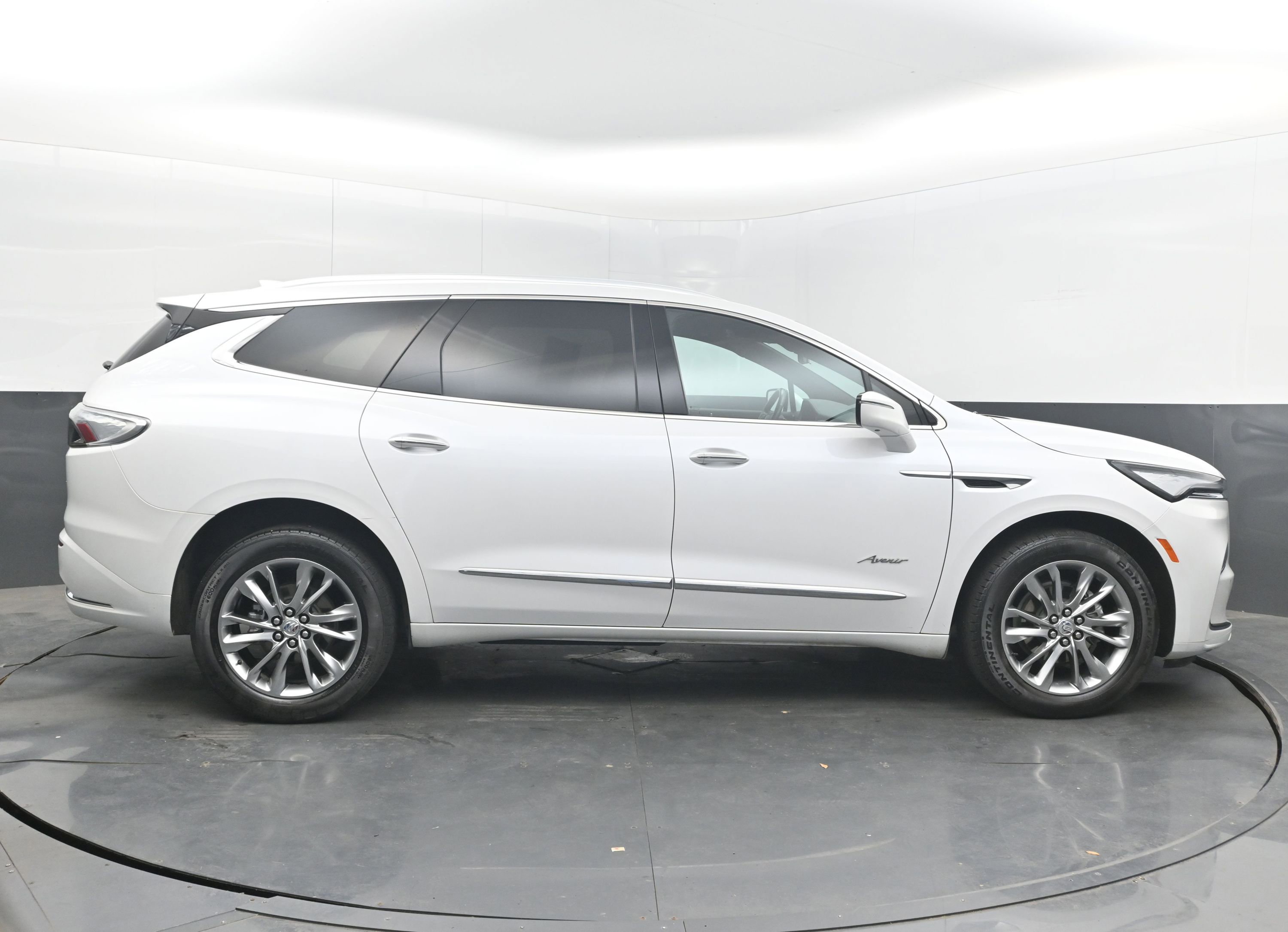 Used 2024 Buick Enclave Avenir FWD image 10