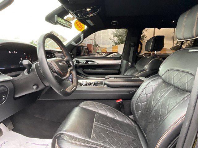 Used 2023 Jeep Grand Wagoneer Series III AWD/4WD image 31