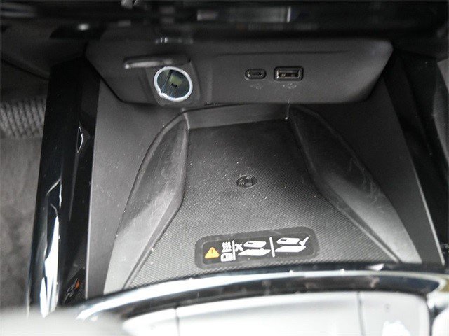 Certified 2025 Chevrolet Trax RS w/ Sunroof Package image 16