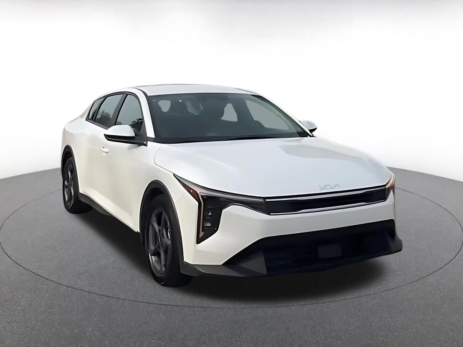 Used 2025 Kia K4 LXS image 3