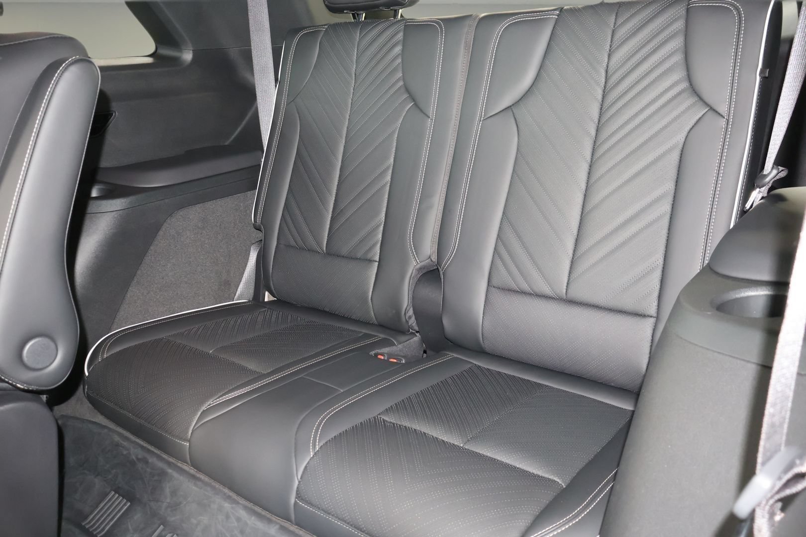 Certified 2026 Cadillac Vistiq Luxury w/ LPO, Floor Liner Package AWD/4WD image 13