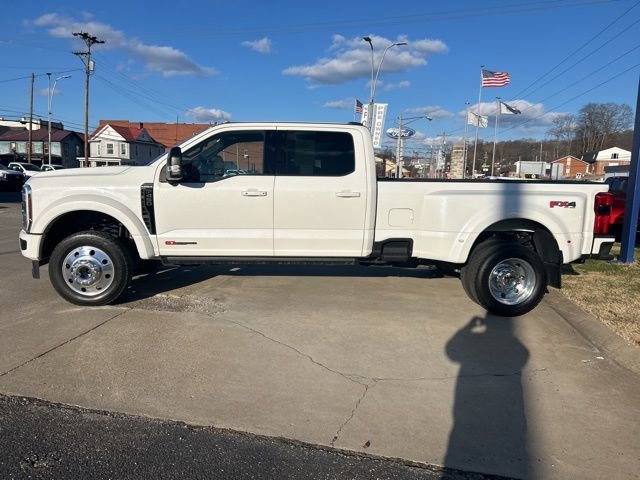 Used 2025 Ford F450 Platinum w/ FX4 Off-Road Package image 3