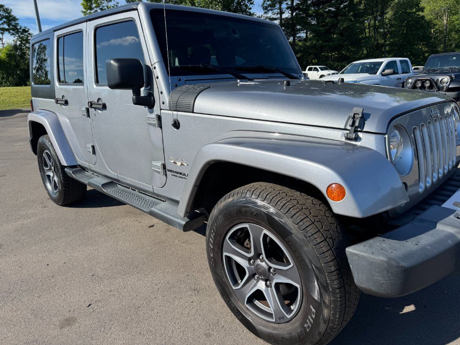 Used 2016 Jeep Wrangler Unlimited Sahara AWD/4WD image 12