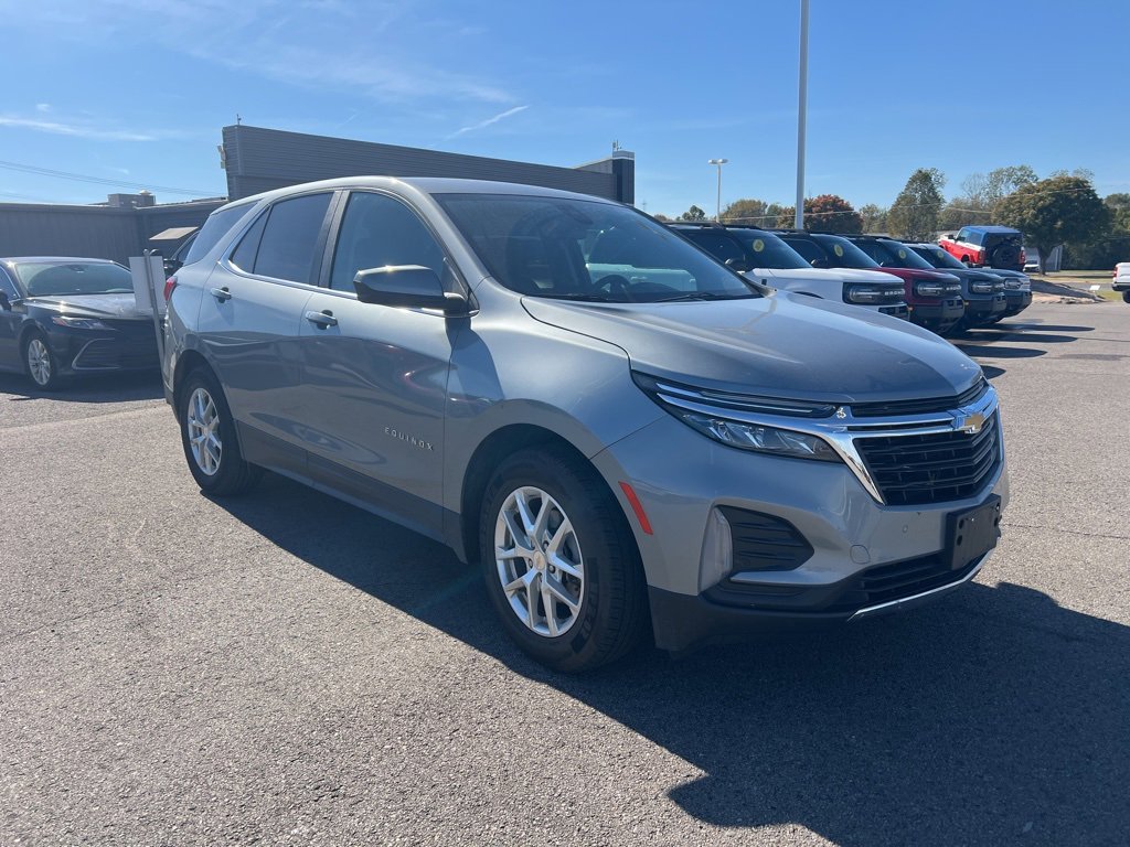 Used 2024 Chevrolet Equinox LT image 3