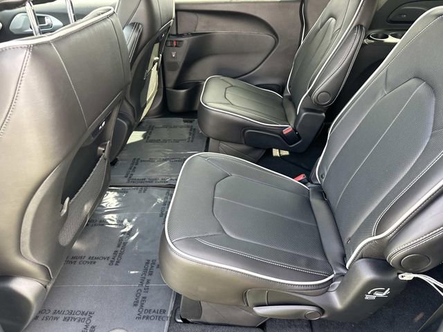 New 2026 Chrysler Pacifica Limited w/ Trailer Tow Group image 22