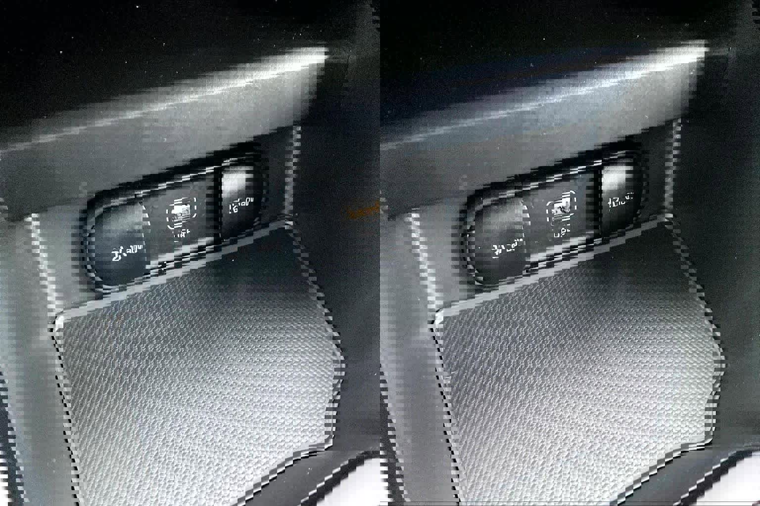 Used 2025 Kia Soul LX w/ LX Technology Package image 35