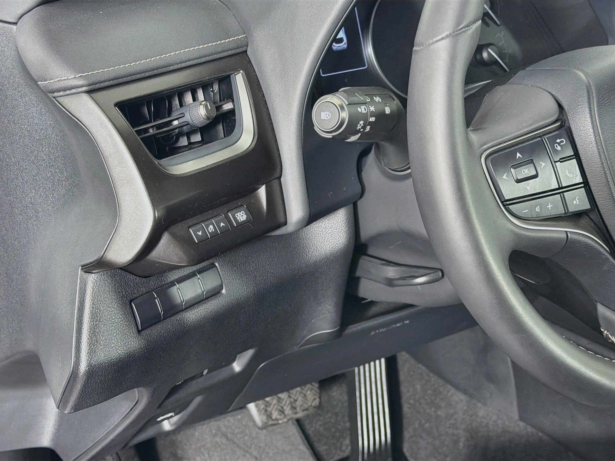 Used 2022 Lexus UX 200 w/ Accessory Package (Z2) FWD image 17