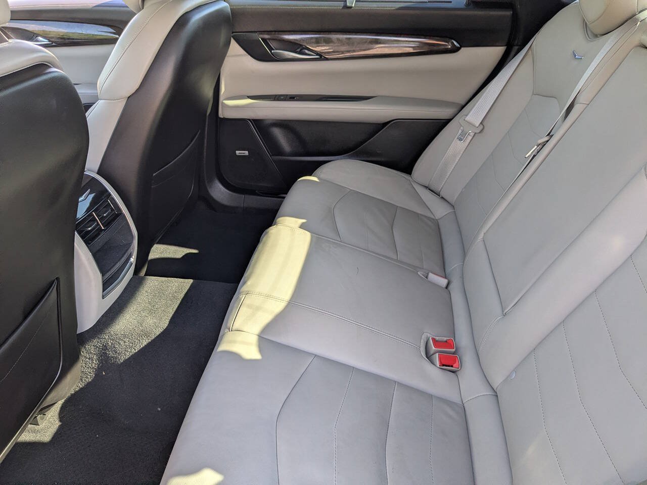 Used 2018 Cadillac CT6 Luxury w/ Active Chassis Package AWD/4WD image 17