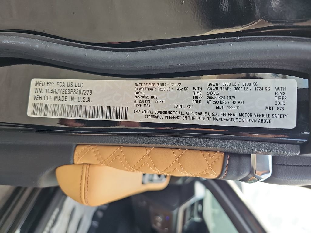 Used 2023 Jeep Grand Cherokee Summit w/ Luxury Tech Group V image 39