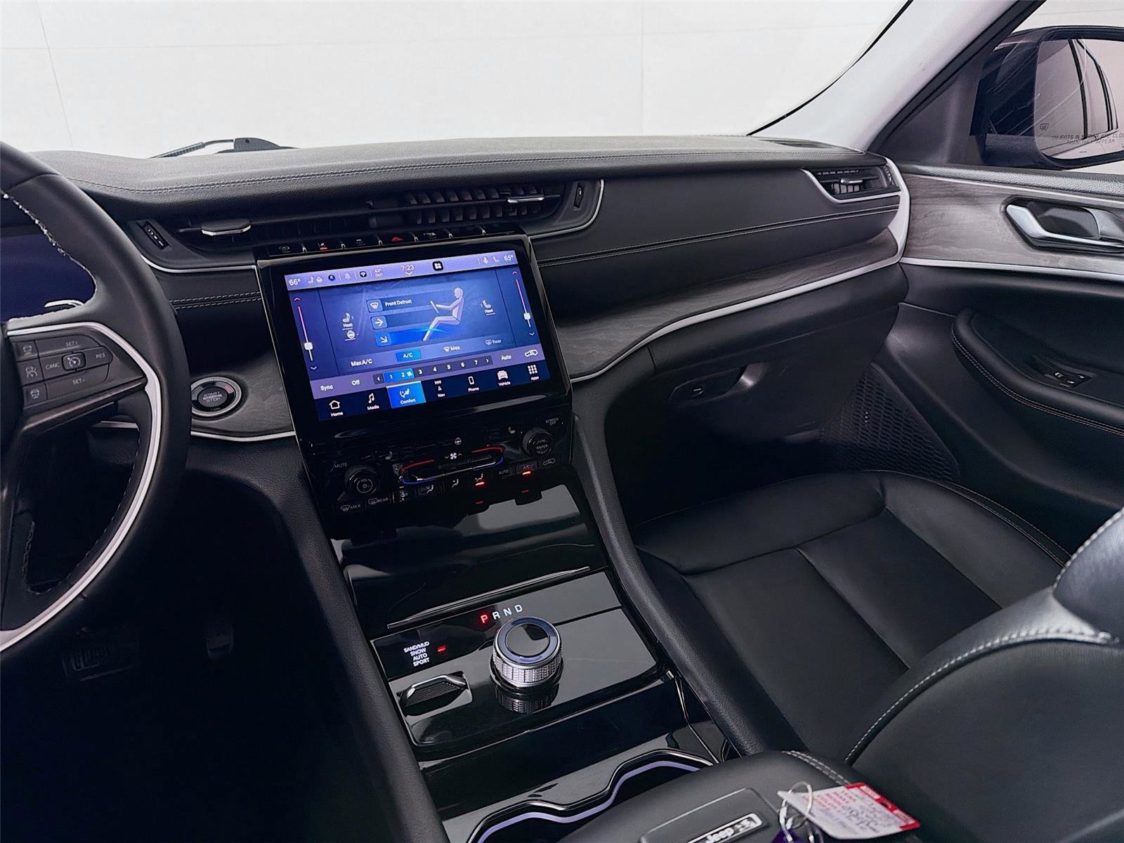 Used 2023 Jeep Grand Cherokee Limited image 24