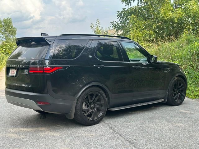 Used 2025 Land Rover Discovery S image 6