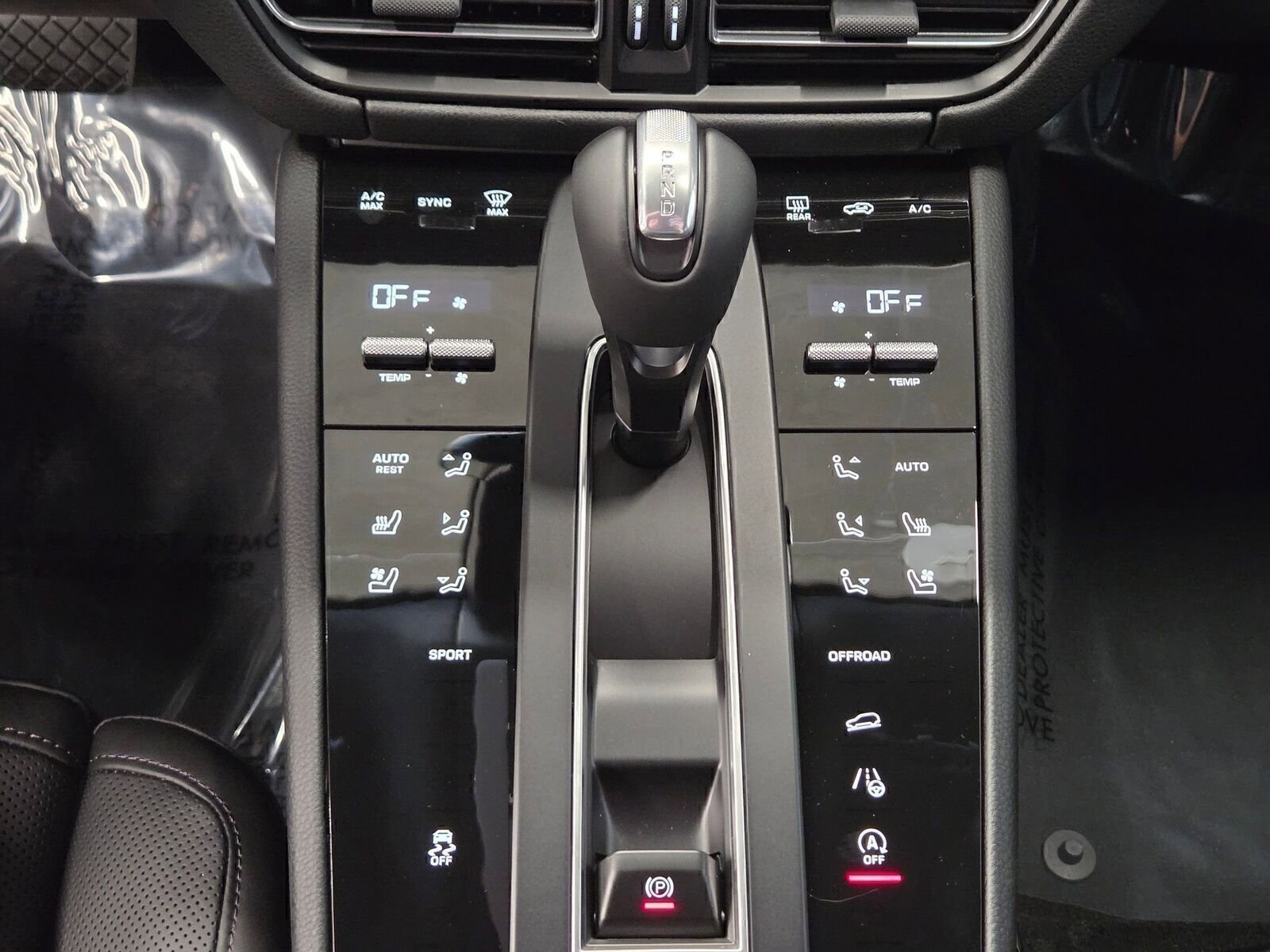 Certified 2026 Porsche Macan AWD/4WD image 23