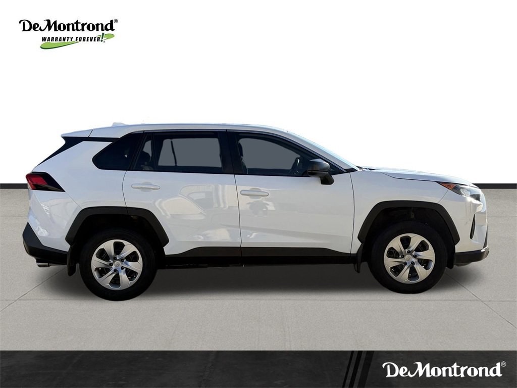 Used 2022 Toyota RAV4 LE image 4