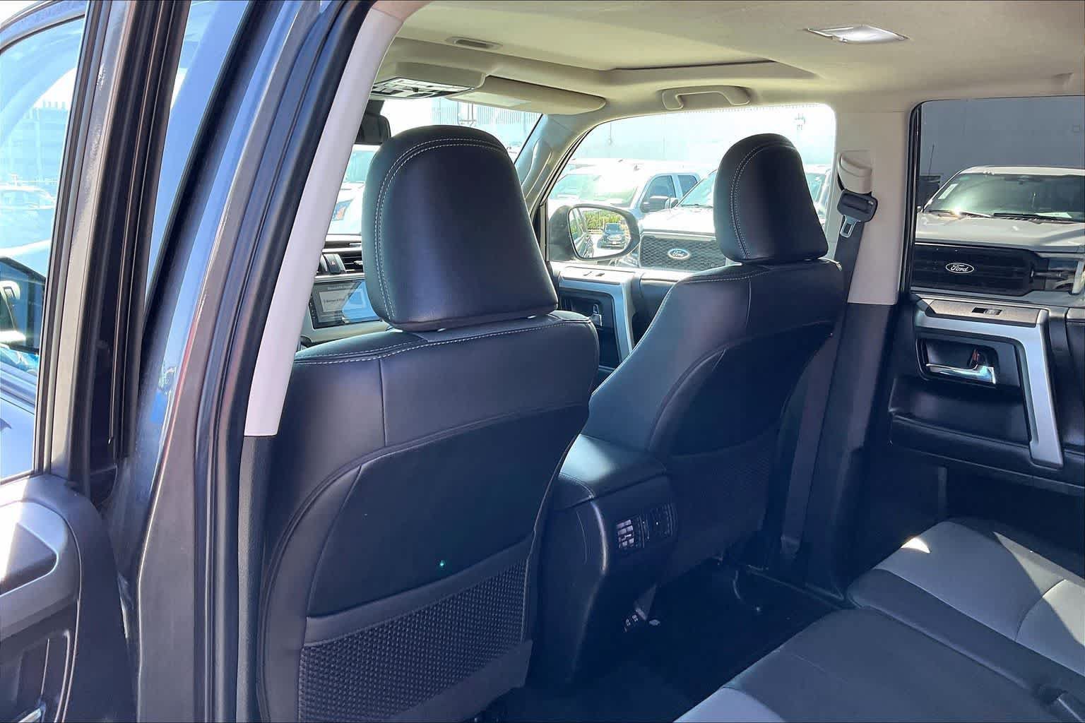 Used 2021 Toyota 4Runner SR5 Premium w/ Moonroof Package AWD/4WD image 12