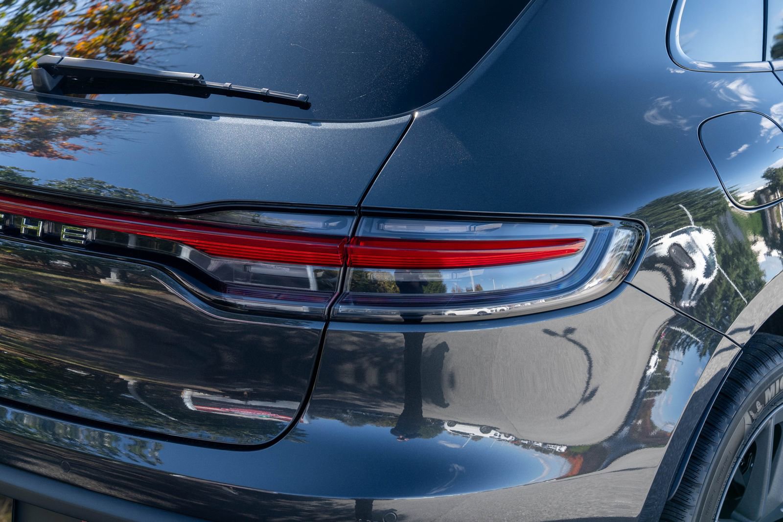 Certified 2025 Porsche Macan image 14