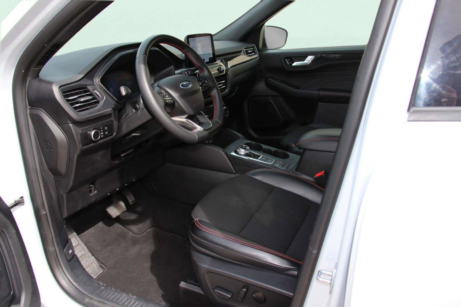 Used 2025 Ford Escape ST-Line image 13