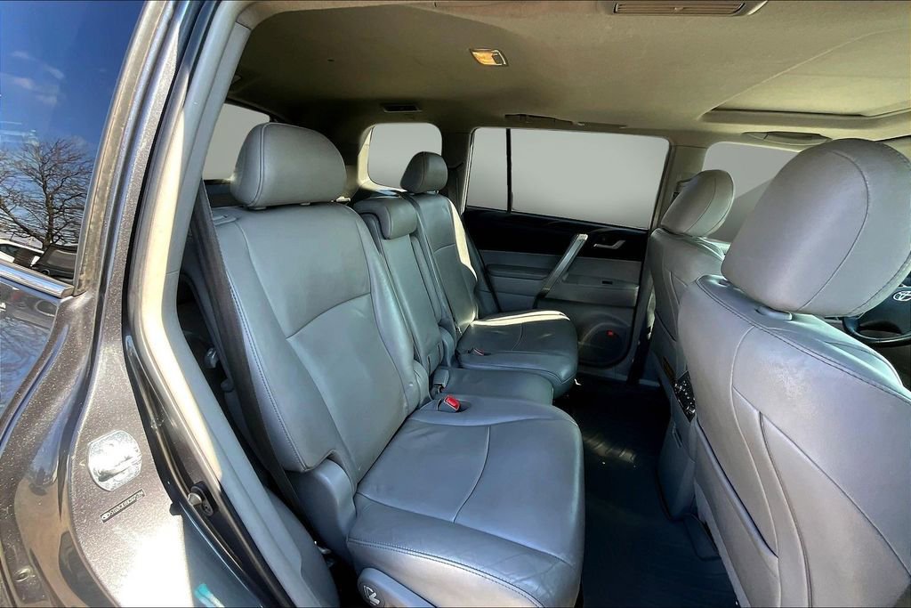 Used 2012 Toyota Highlander SE w/ Tow Pkg image 25