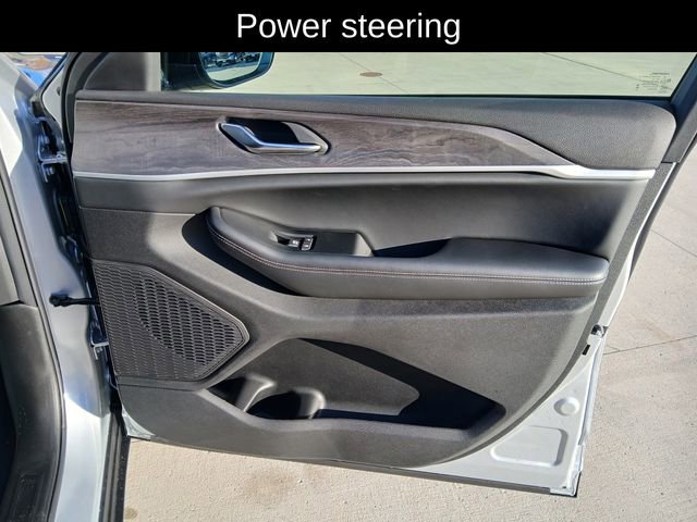 New 2025 Jeep Grand Cherokee Limited image 16