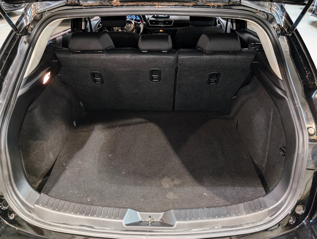 Used 2016 MAZDA MAZDA3 i Touring image 21