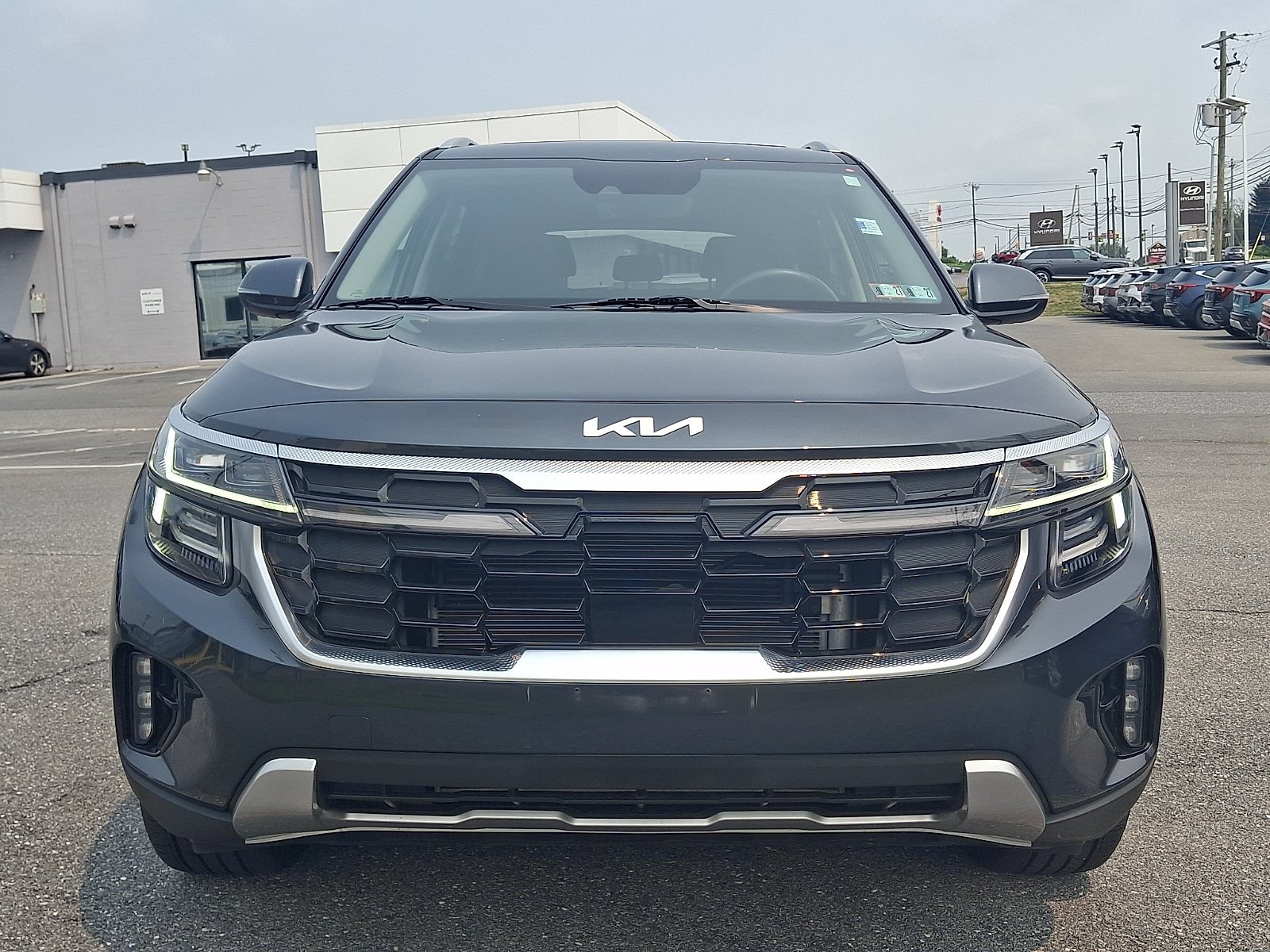Used 2024 Kia Seltos SX w/ SX Sunroof Package AWD/4WD image 2
