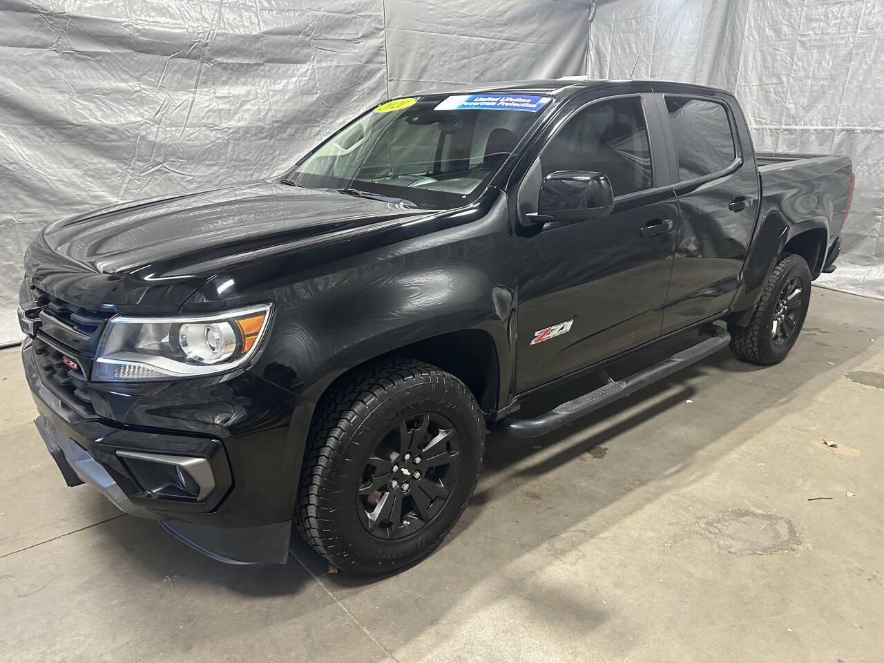 Used 2021 Chevrolet Colorado Z71 w/ Z71 Midnight Edition AWD/4WD image 3