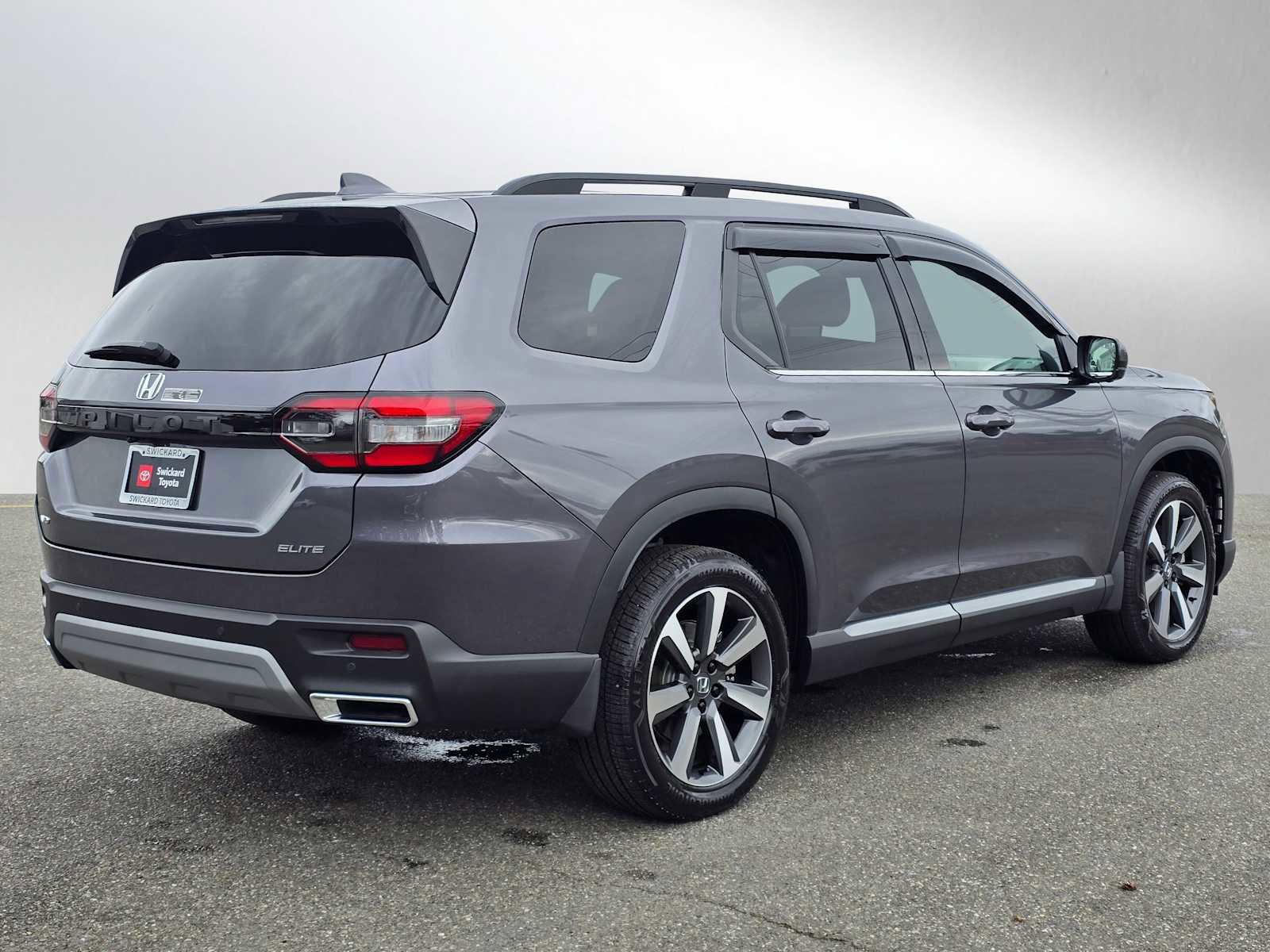 Used 2025 Honda Pilot Elite image 9