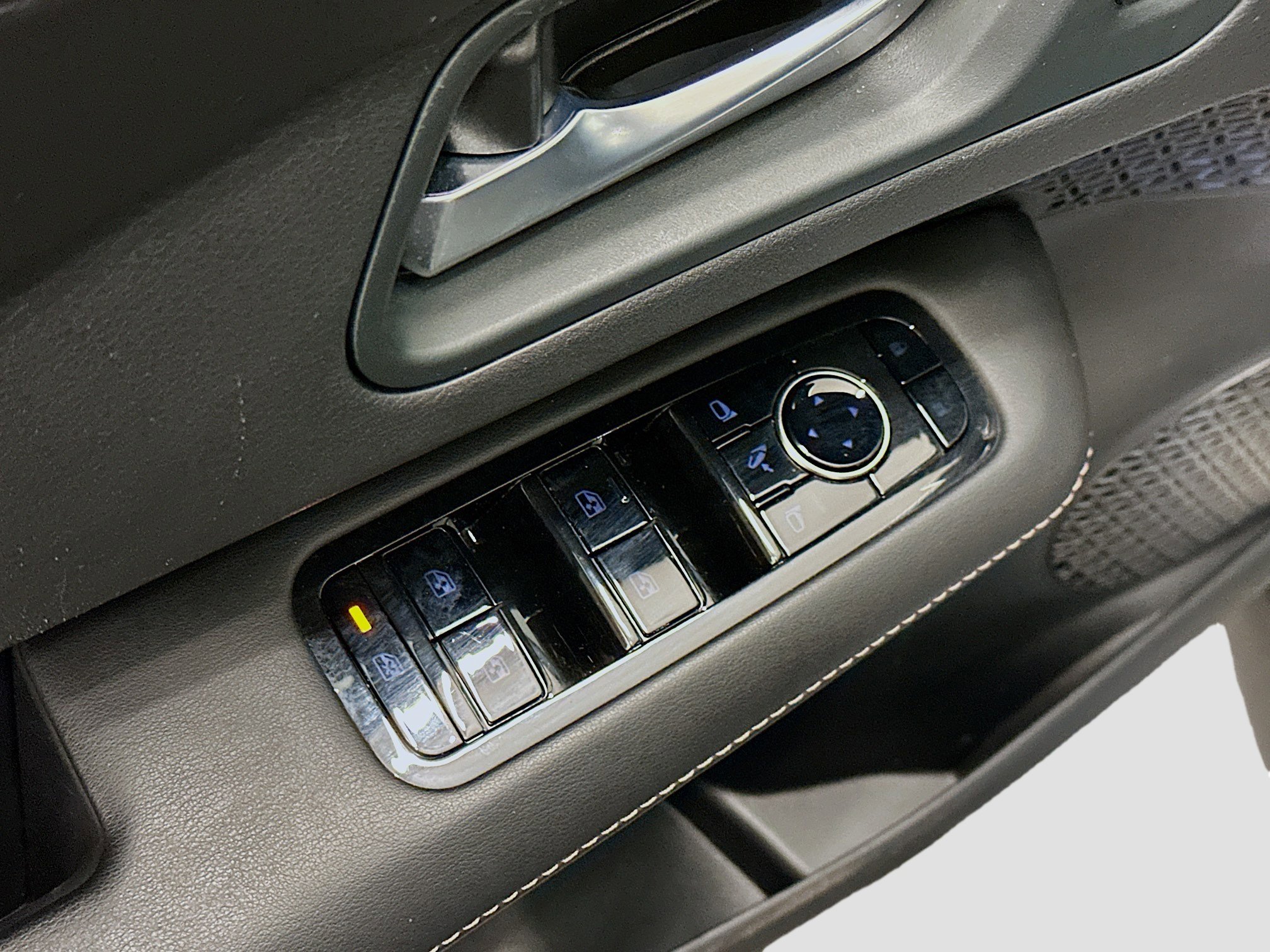 Used 2024 Nissan Ariya AWD image 15