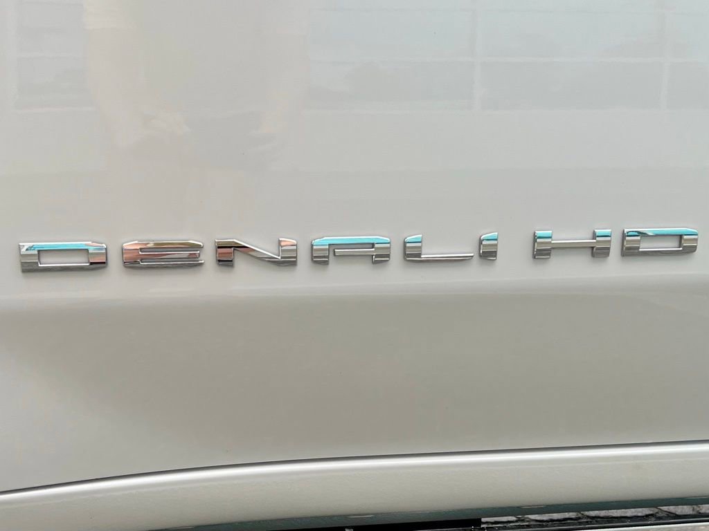 Used 2023 GMC Sierra 3500 Denali w/ Denali Ultimate Package image 15