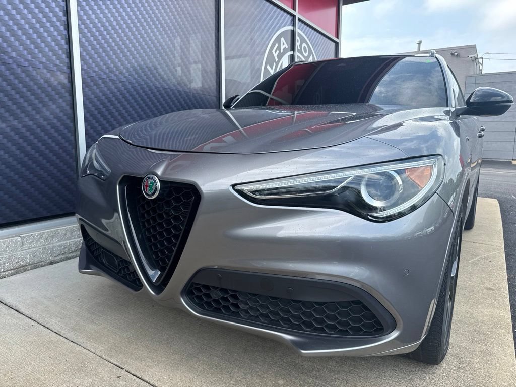 Used 2021 Alfa Romeo Stelvio Ti w/ Nero Edizione AWD/4WD image 18