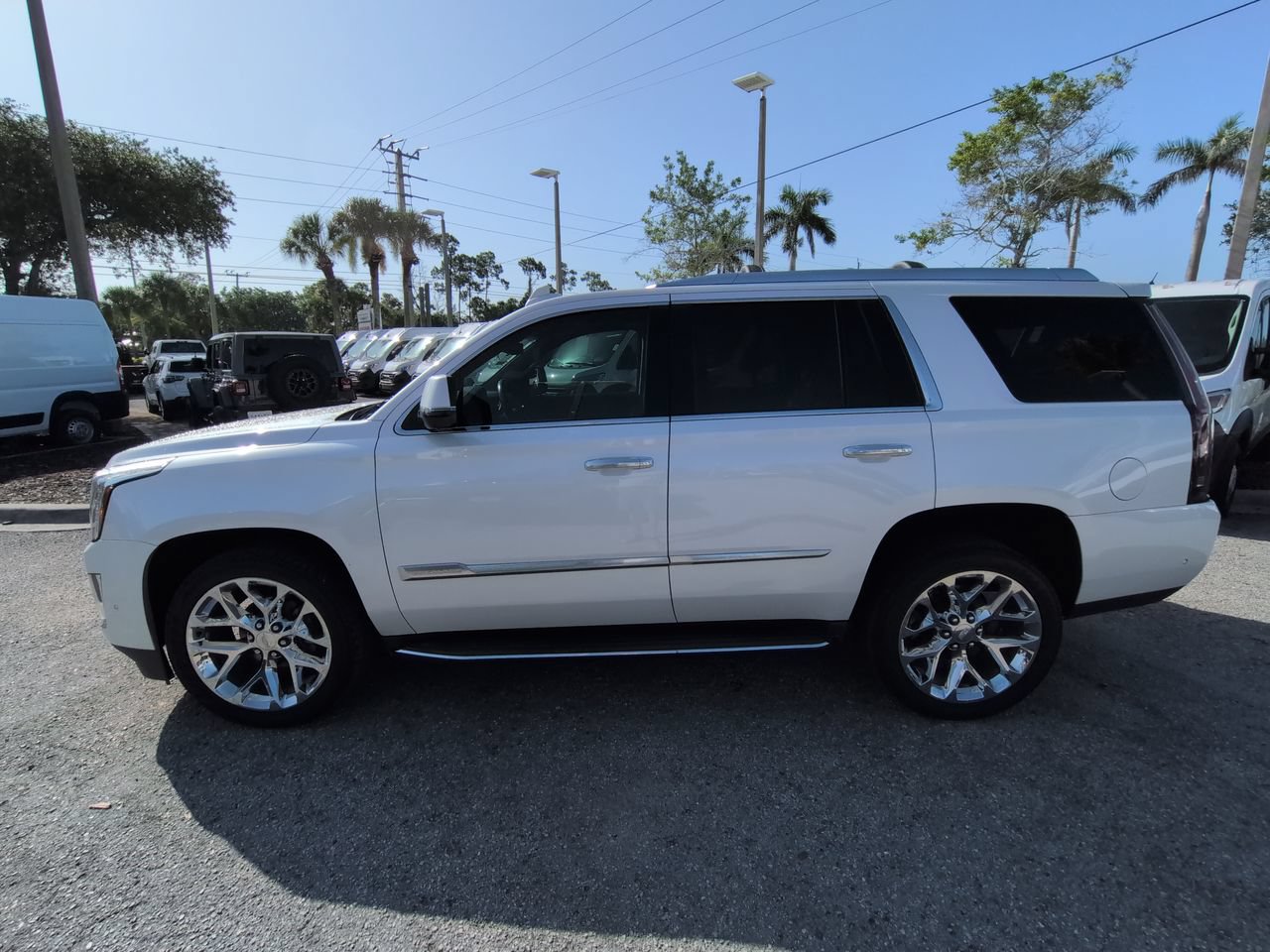 Used 2018 Cadillac Escalade Luxury RWD image 8