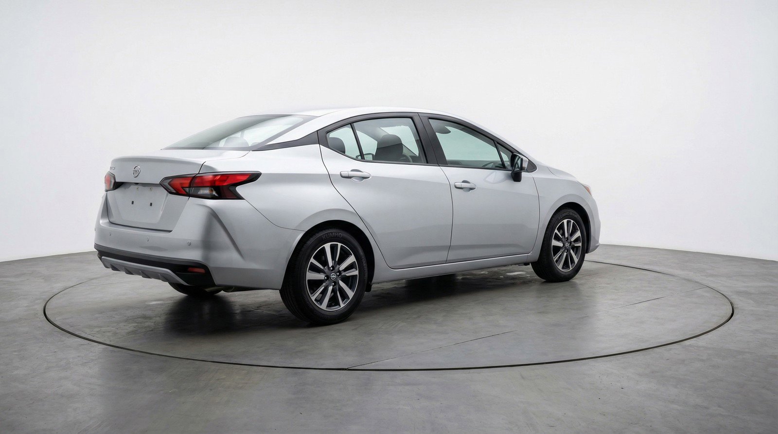 Used 2025 Nissan Versa SV image 9