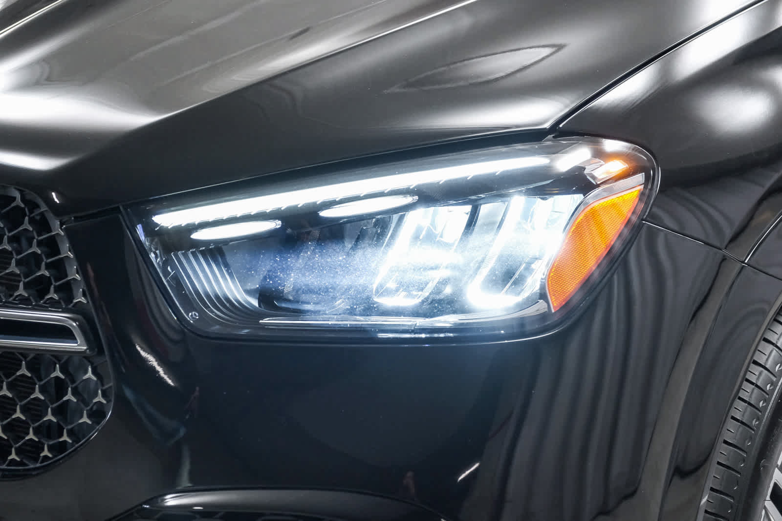 Certified 2025 Mercedes-Benz GLE 350 4MATIC w/ AMG Line Exterior image 12