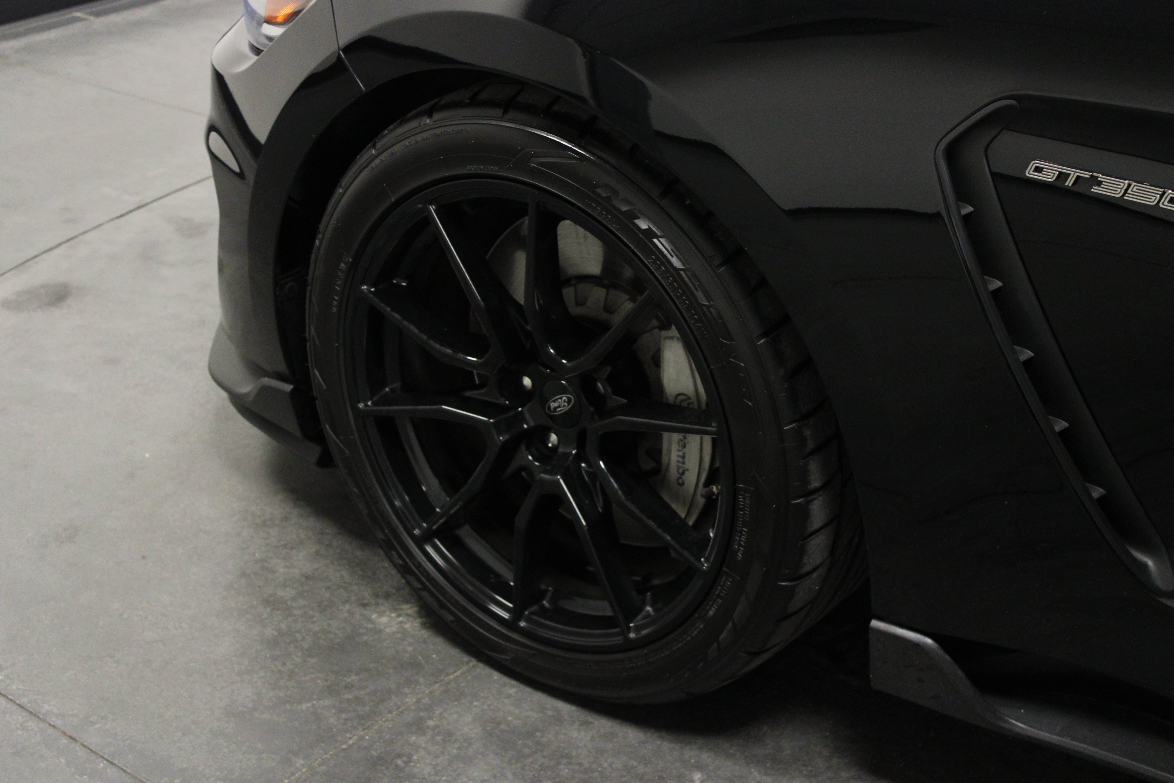 Used 2019 Ford Mustang Shelby GT350 w/ Technology Package RWD image 10