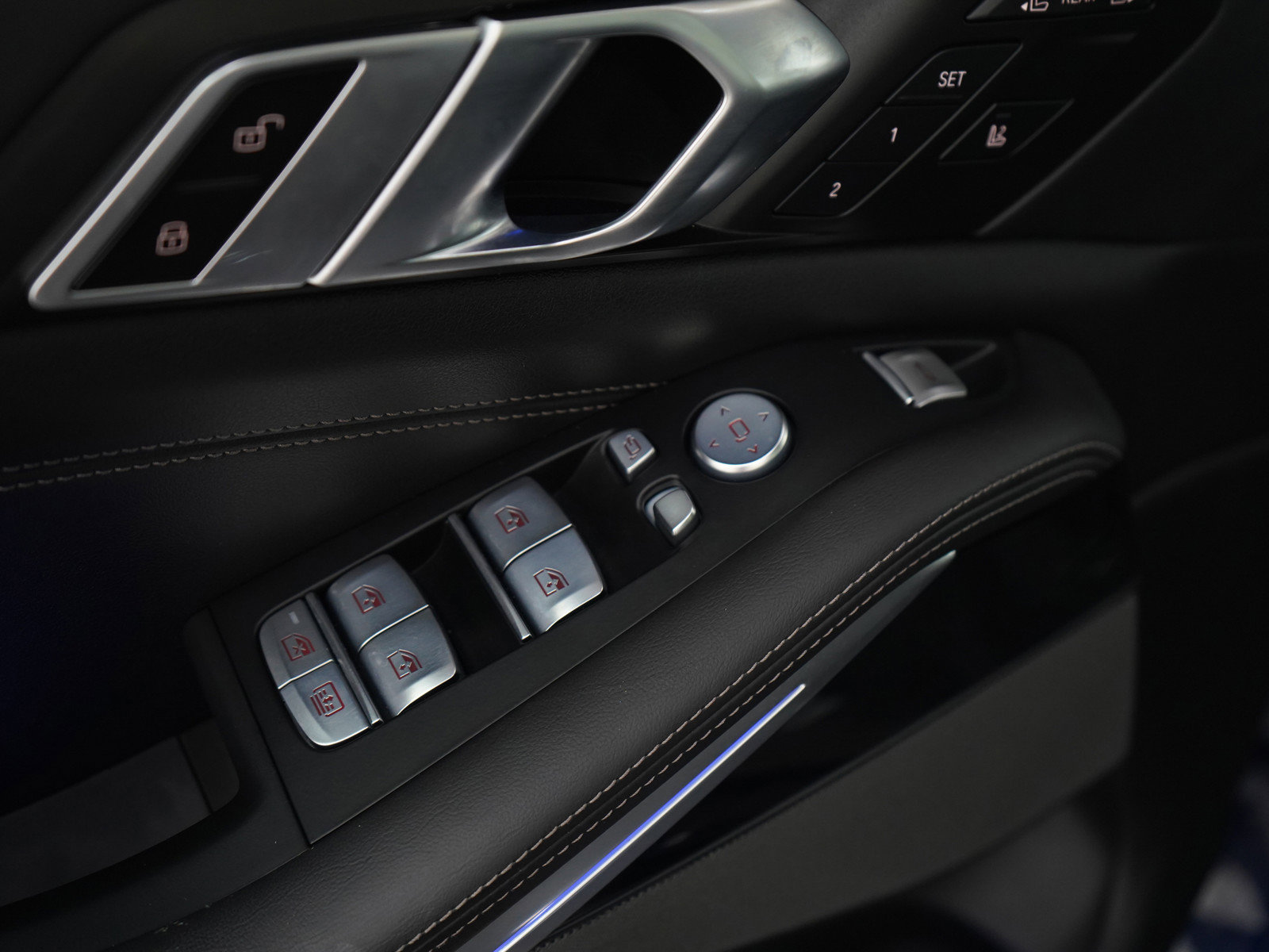 Used 2024 BMW X7 M60i w/ Climate Comfort Package image 24