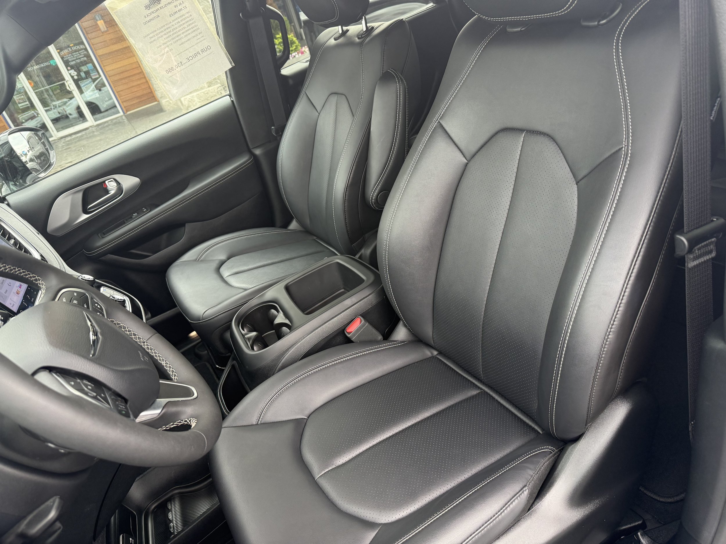 Used 2025 Chrysler Pacifica Select FWD image 14