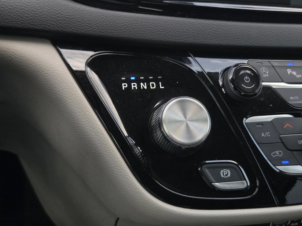 Used 2024 Chrysler Pacifica Touring-L FWD image 21