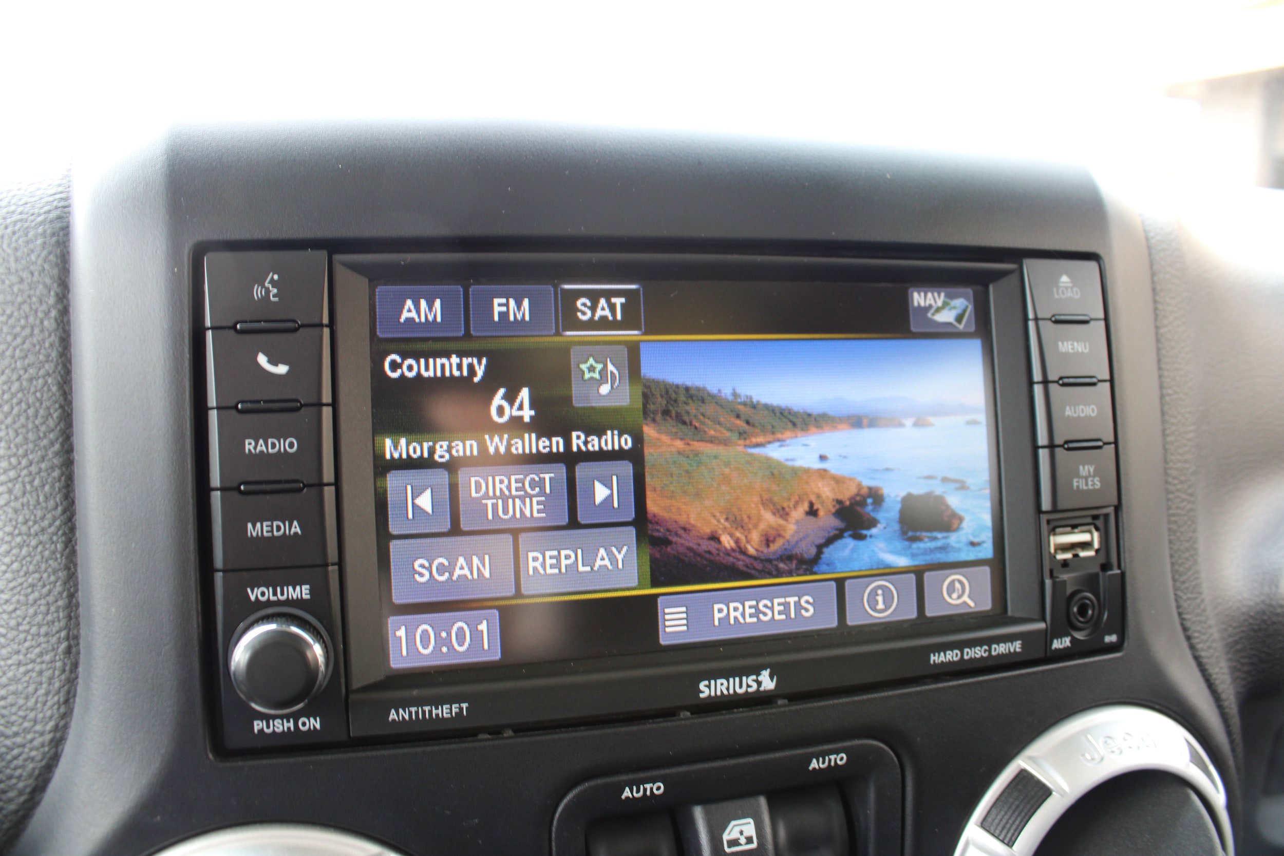 Used 2014 Jeep Wrangler Unlimited Rubicon w/ Connectivity Group AWD/4WD image 32