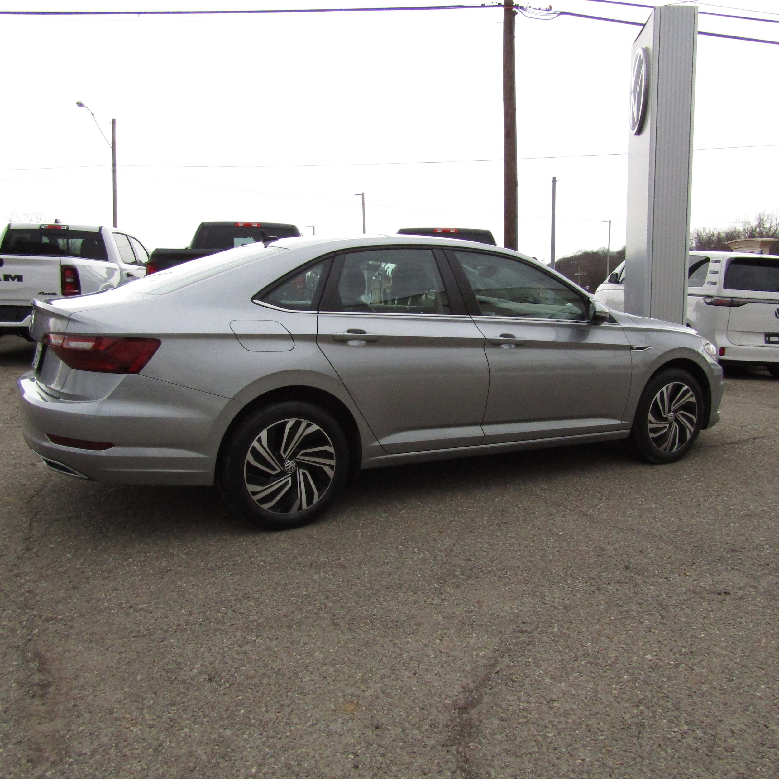 Used 2020 Volkswagen Jetta SEL Premium image 6