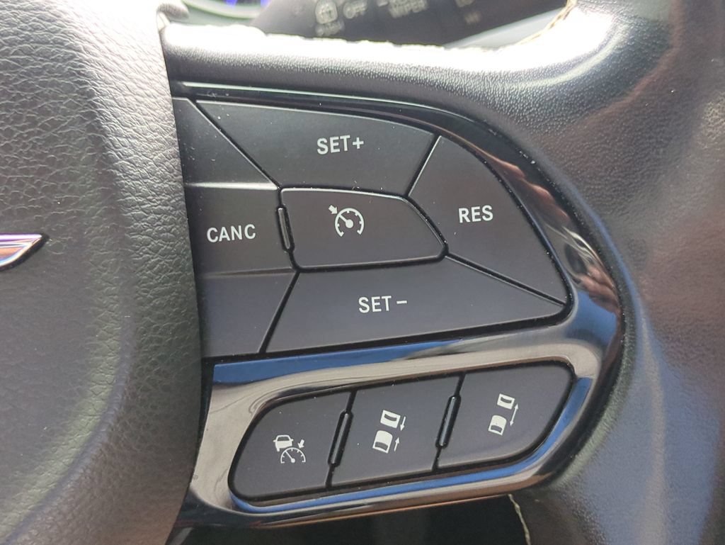 Used 2020 Chrysler Pacifica Touring w/ Advanced Safetytec Group FWD image 27