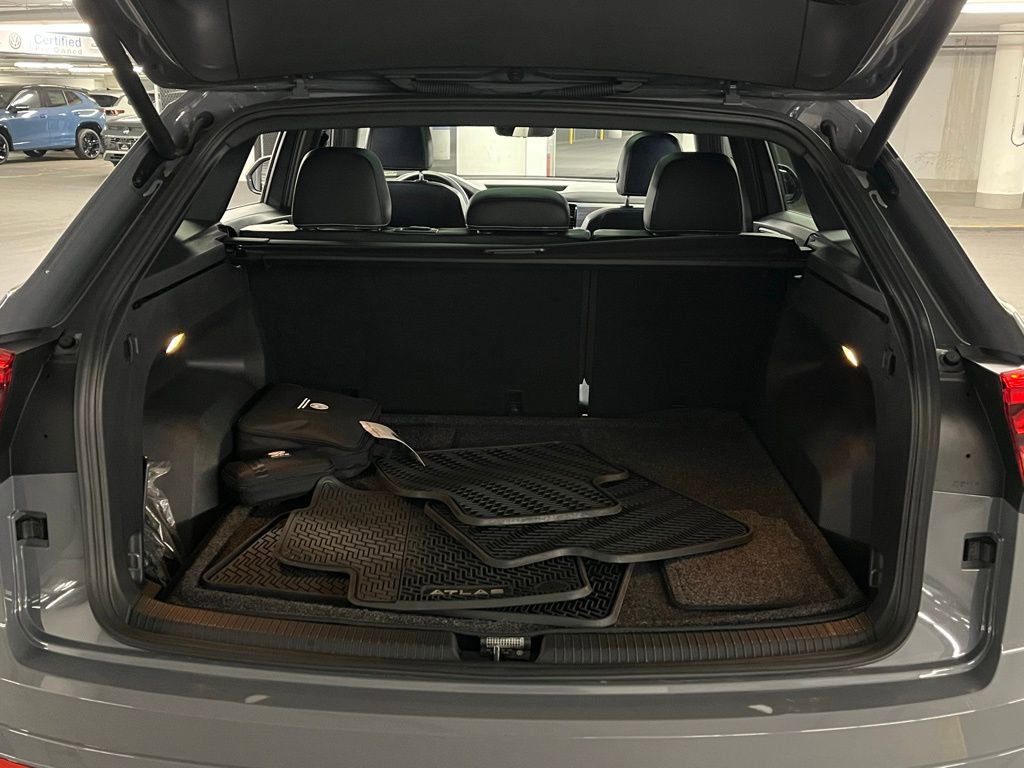 Used 2022 Volkswagen Atlas Cross Sport SE w/ Panoramic Sunroof Package image 38