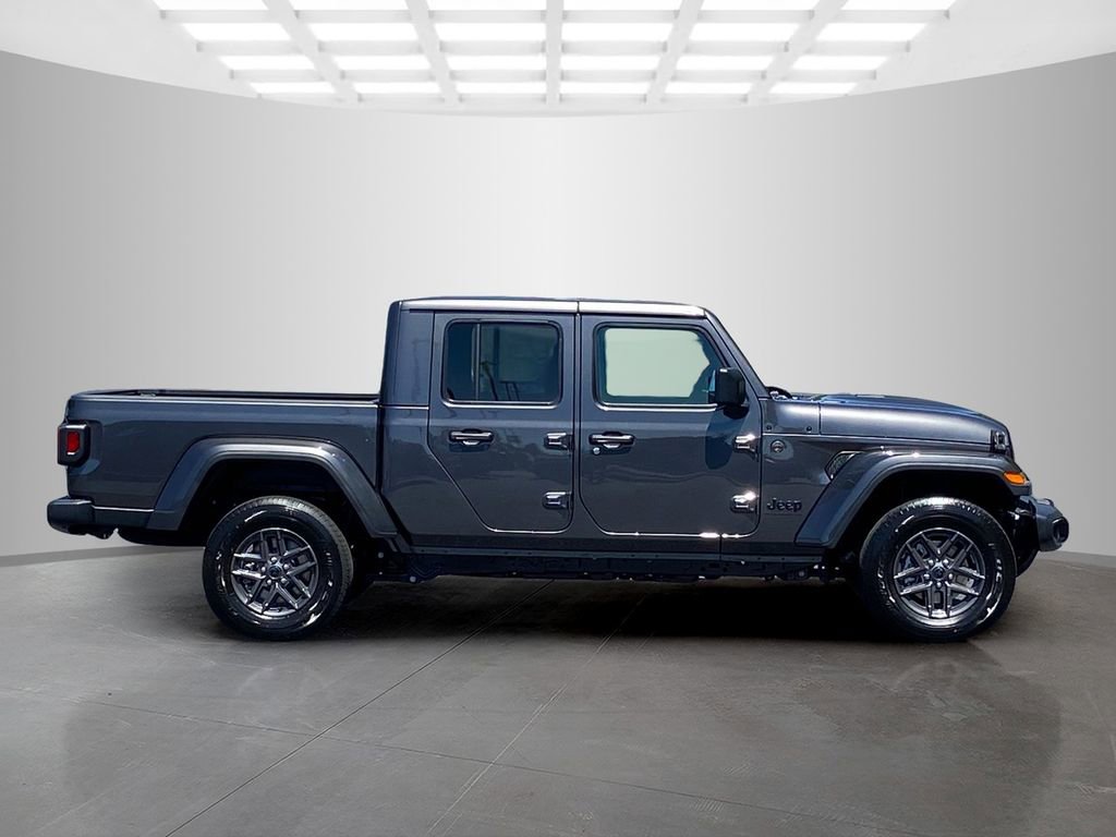 New 2025 Jeep Gladiator Sport image 6