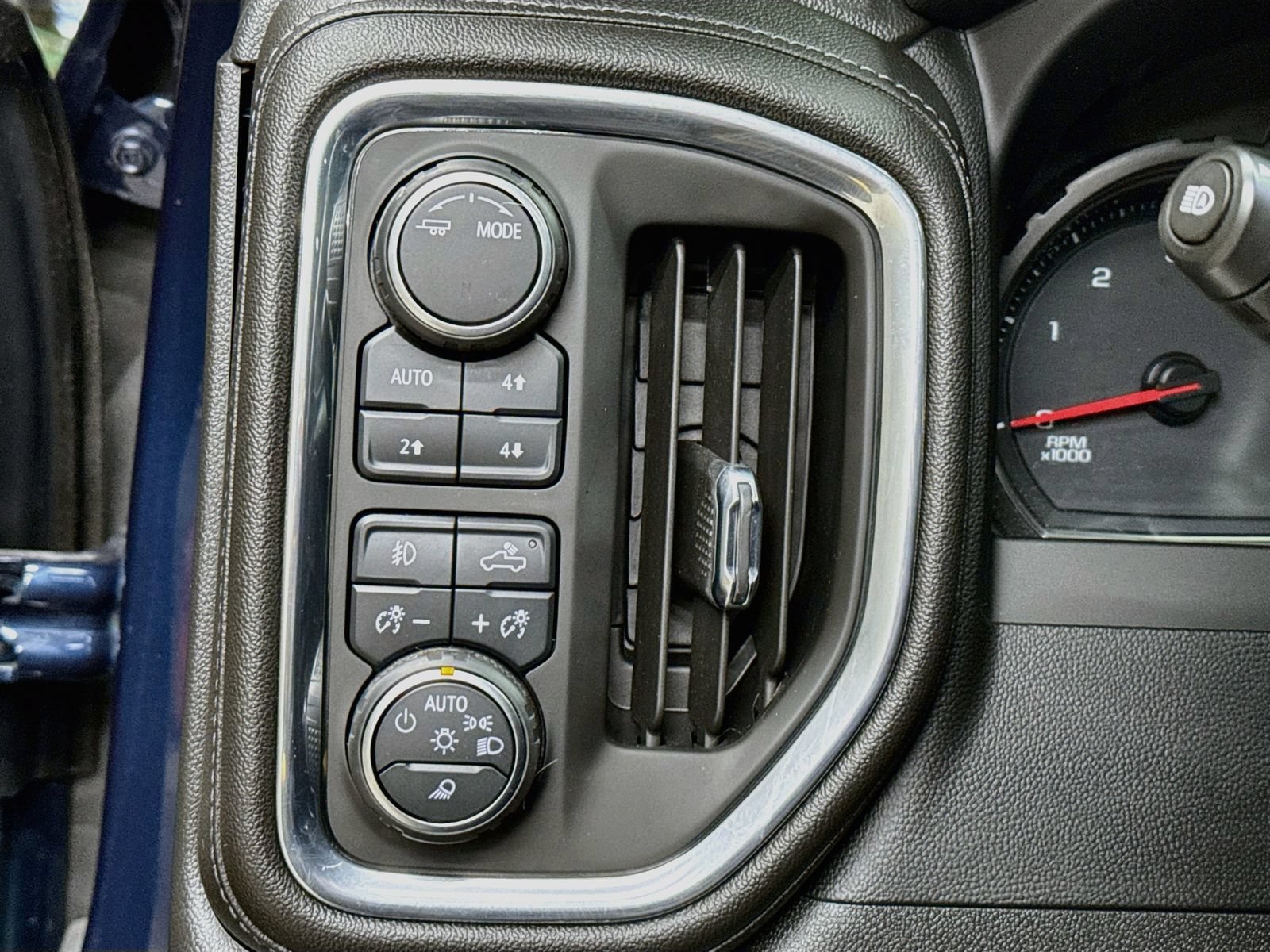 Used 2023 Chevrolet Silverado 3500 LTZ w/ LTZ Plus Package AWD/4WD image 13
